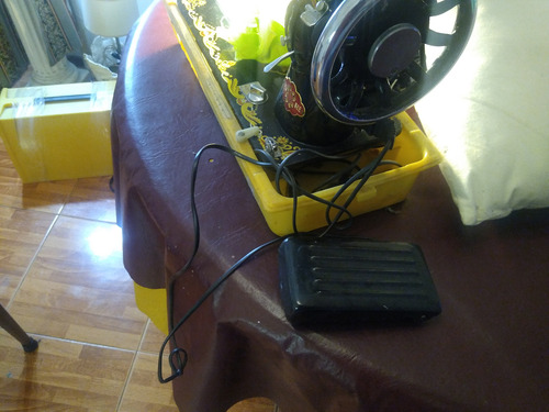 Máquina De Coser Newbee Negro (Usado)