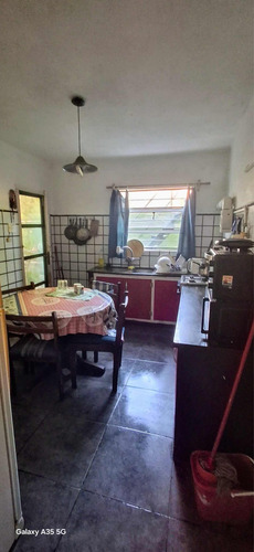 Casa A La Venta En La Floresta, A Dos Cuadras De La Playa