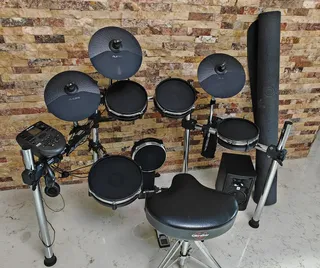 Batería Electrónica Alesis Surge Mesh Kit, 8 Unidades