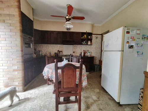 Casa De Estilo Banfield Residencial Acevedo 1200