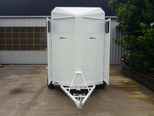 Acoplado Trailer Cerrado 2 Caballos Carro Batan Piso De Goma