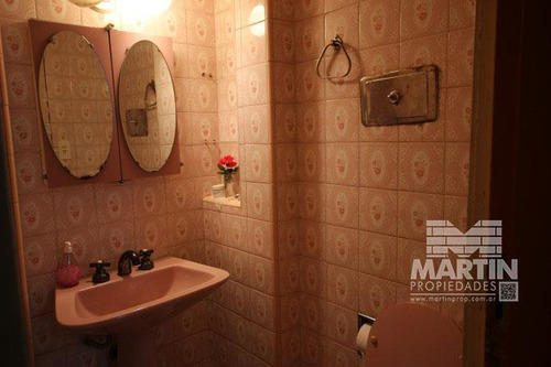 Casa Sobre Lote De 838 M2, Con Gran Parque Y Pileta - La Lucila, Excelente Ubicación