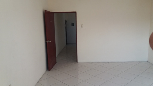 Oficina Dos Ambientes Excelente Ubicacion, Ave. Fco. De Orellana. Aire Acondicionado, Servicio De Porteria .40mt2