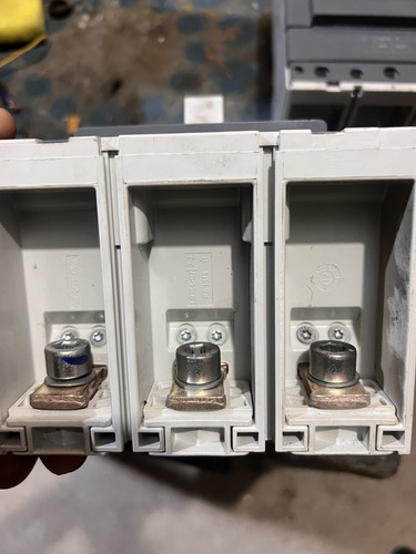 Disjuntor Abb Sace Tmax T5 N 400 1000v 8kv 400a 50/60hz (Usado)
