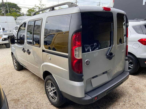 Imagem 5 de 11 de Fiat Doblo Essence 1.8 Flex 16v 7l 2012