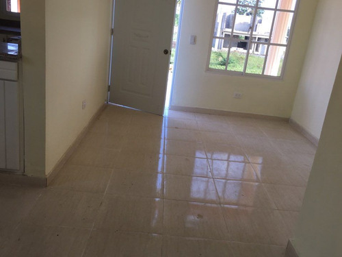 Imagen 6 de 12 de Casa De 3 Habitaciones, 2 Baños, Marquesina Y Patio.