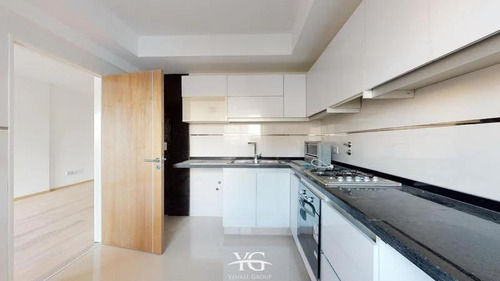 Espectacular Departamento De 3 Ambientes Con Patio En Caballito Con Amenites