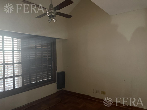 Imagen 8 de 17 de Venta Casa 4 Ambientes Con Jardín, Cochera, Quincho Y Fondo Libre Con Piscina En Wilde (30086)