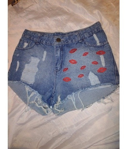 Short Jean Semi Elastizado. Bordado Bocas. Deflecado. T 40