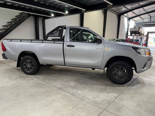 Toyota Hilux 2.7 Cabina Sencilla Mt
