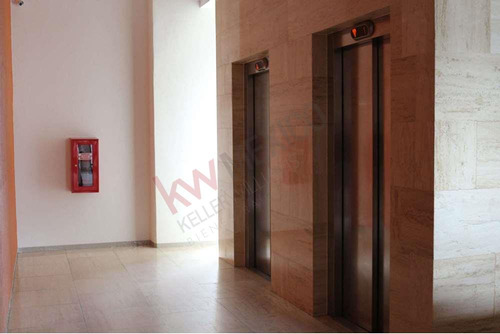 Renta De Local Comercial En Plaza Novum, Jiutepec, Morelos: La Oportunidad Ideal Para Empresas De...