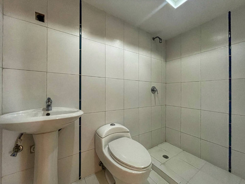 Imagen 8 de 13 de Remax Infinity Vende Apartamento En Res Isla De Rodas 139929 Frances Mijares 04144990396
