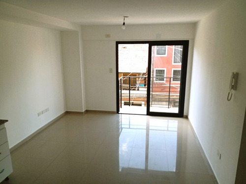Imagen 5 de 13 de Hermoso Departamento De 2 Ambientes Con Balcón Al Frente.