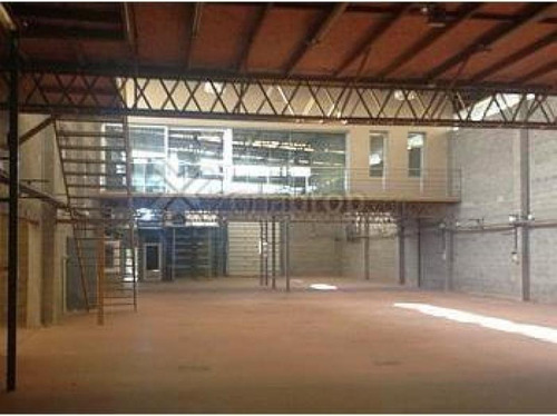 Imagen 3 de 12 de Depósito Con Oficinas.