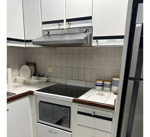 Apartamento Vacacional En La Guaira Con Piscina Frente A La Playa