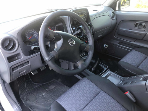 Imagen 8 de 14 de Nissan Np300 2013 2.4 Doble Cabina Lujo Mt