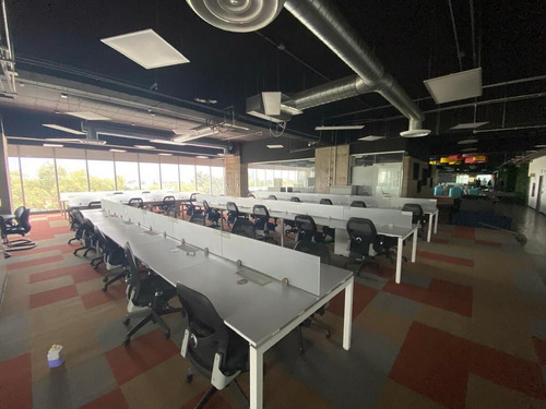 Oficina Plug And Play De 3,439 M² En Renta: Espacio Amplio Y Listo Para Ocuparlo