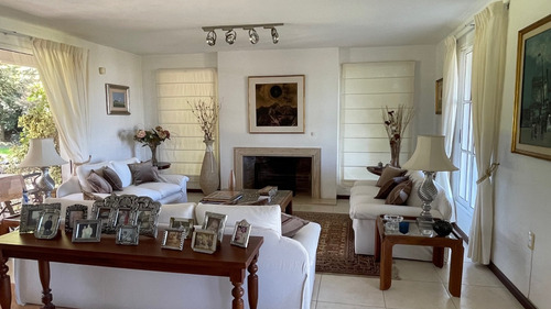Clasica Casa En El Barrio Privado Carmel