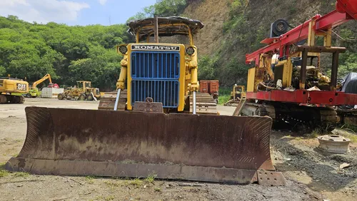 Buldocer Komatsu D85