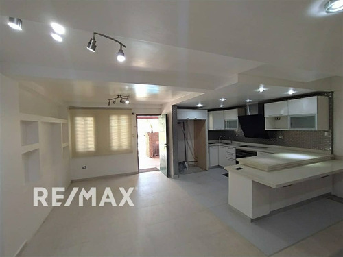 Imagen 5 de 13 de Re/max 2mil Vende Interesante Townhouse Lista Para Habitar En El Cardon - Isla De Margarita