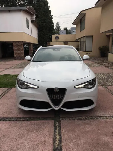 Alfa Romeo Giulia 2.0 Ti At