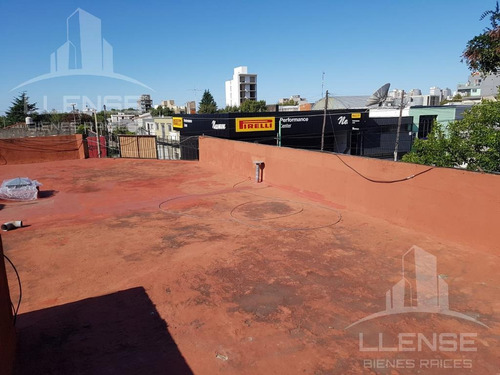 Imagen 15 de 24 de Local Comercial Esquina En Quilmes Centro Con 3 Departamentos 2amb En Planta