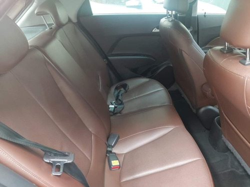 Imagem 10 de 15 de Hyundai Hb20x 1.6 Premium Automático 2017
