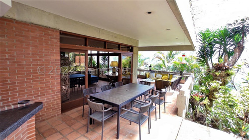 Alto Hatillo !! Hermosa Casa Con Vista Al Ávila, Impecable Cuidado Y Mantenimiento, 1.647 M2 Terreno, 408 M2 Constr., 4 Hab, 7 Baños, 6 Pe, Amplio Y Bello Anexo, Calle Cerrada Con Vigilancia Y Pozo