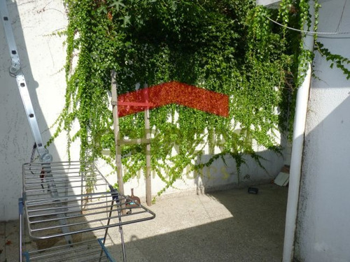P. H. 2 Ambientes En P. B. Con Patio. Reciclado A Nuevo.