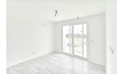 Impecable Casa En Barrio Los Castaños