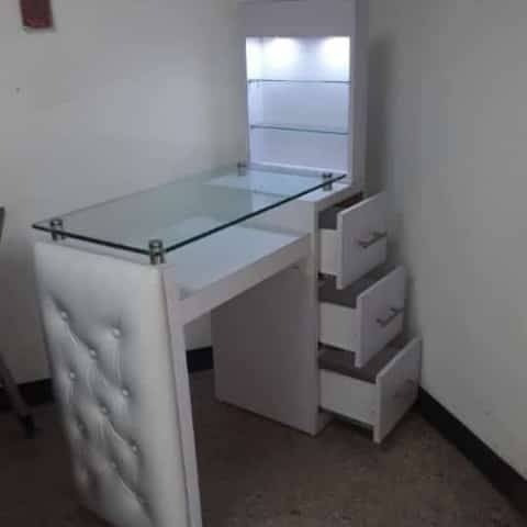 Imagen 1 de 1 de Mesa De Manicure