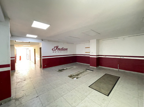 Local Comercial En Arriendo En Las Condes 383m2 A La Calle