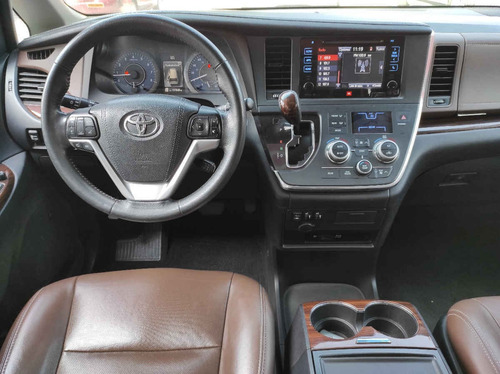 Imagen 13 de 15 de Toyota Sienna 2015 5p Limited V6/3.5 Aut
