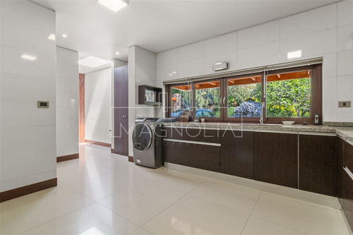 Casa En Arriendo De 5 Dorm. En Colina