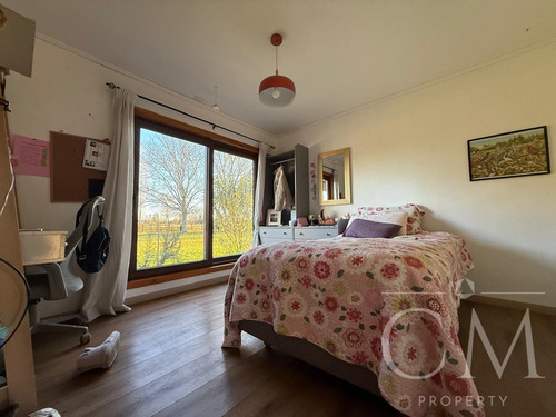 Hermosa Casa En Parcela De 8.000 M2 En Trafún.