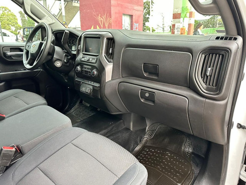 Chevrolet Silverado 4.3 V6 1500 WT Doble Cabina 4x2 At
