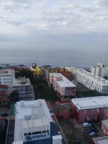 Apartamento En Muy Buena Ubicacion En Peninsula, De 3 Dor, 2 Baños Con Muy Linda Vista A La Ciudad Y El Mar.- Ref: 2027
