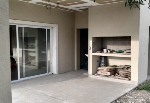 Imagen 4 de 8 de Casa En Venta En Santa Elena - Pilar Del Este