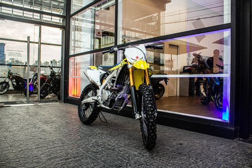 Imagen 2 de 25 de Suzuki Rm-z 450 - No Honda Crf 450, No Yamaha Wr 450!
