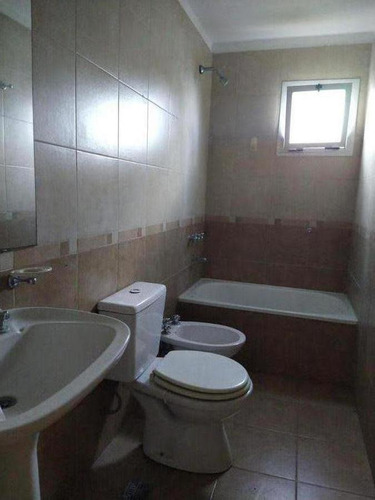 Imagen 11 de 17 de Duplex Con Cochera Y Jardín .av. 66 Entre 144 Y 145 La Plata