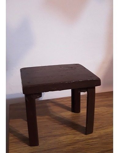 Imagen 1 de 2 de Juguete Mesita Marrón - Mueble Para Muñecas