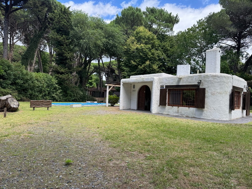 Casa En Venta En Carilo
