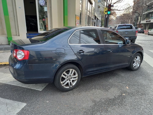 Imagen 6 de 13 de Volkswagen Vento 2.5 Luxury Tiptronic 170cv 2009