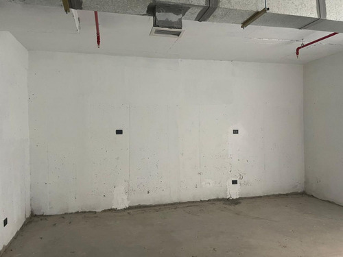 Arriendo Local Comercial De 154m2 En Subt., Metro Santa Ana