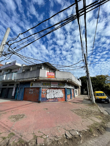 Local Esquinero En Venta En Caseros ¡ubicación Comercial Imbatible!