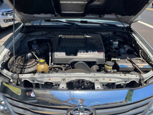 Toyota Hilux SW4 3.0 SRV 4X4 7 LUGARES 16V TURBO INTERCOOLER DIESEL 4P AUTOMÁTICO