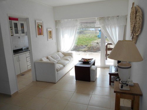 Imagen 2 de 10 de Ref 210 Edif.ancora,depto De 2 Dorm,1 Baño Comp Y Toilette.