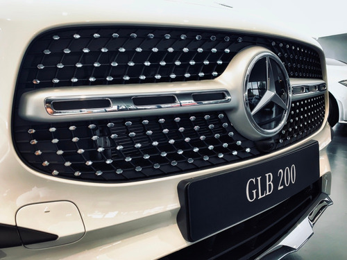 Imagen 9 de 14 de Mercedes Benz Glb 200 Amg Line 4*2 At 2023 - 0km Blanca