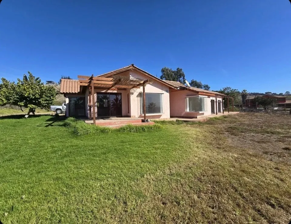 Imagen 2 de 12 de Amplia Casa En Parcela:conectividad, Espacio Y Vida Familiar