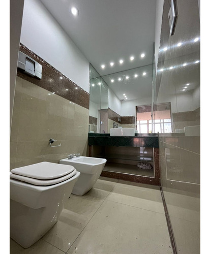 Departamento 4 Amb, 2 Baños Completos, Toilette ,2 Cocheras, Lavadero. En Moron